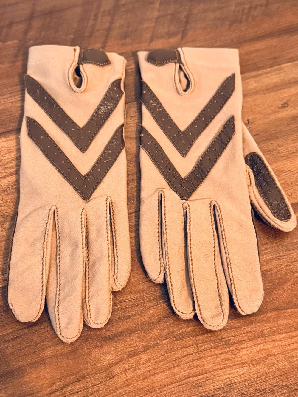 Vintage Isotoner Aris Tan & Brown Women’s Gloves - one size